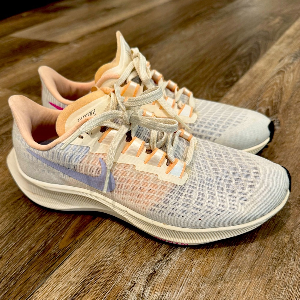 Like New Nike zoom pegasus running shoe size 7
